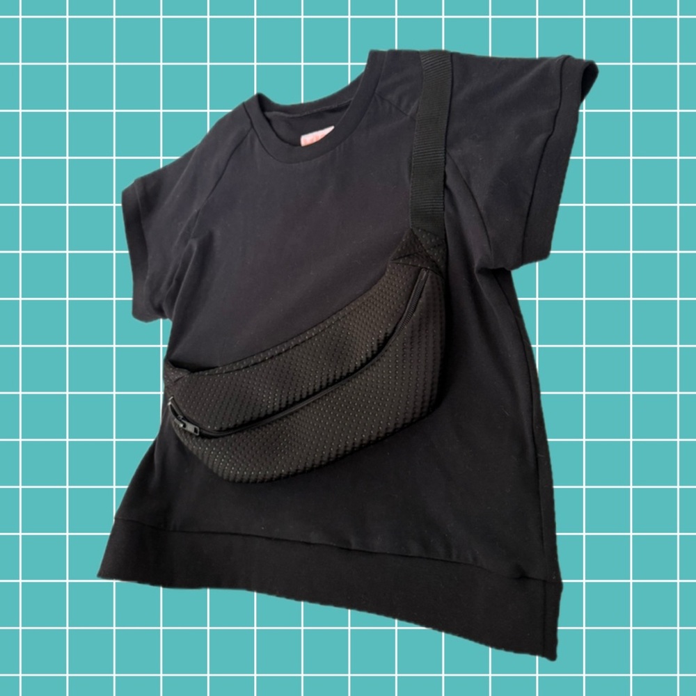 Wauw Capow Ray Black T-Shirt with Attached Bag – Size 7-8Y